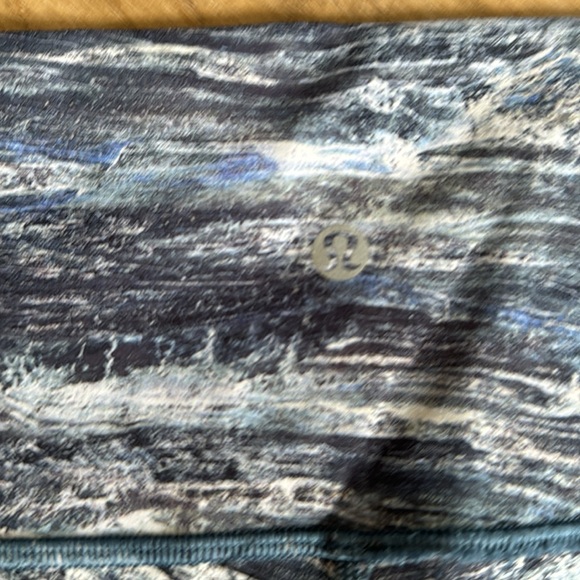 Lululemon  25” navy and white. Excellent condition! - Picture 4 of 7
